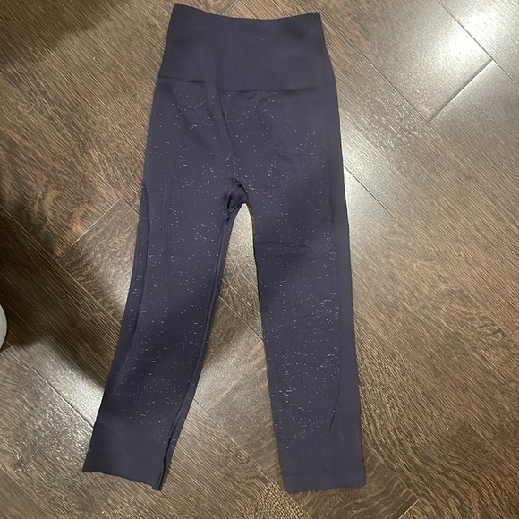 Lululemon cropped legging size 2 - Picture 2 of 3